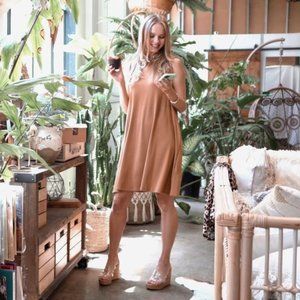 Sleeveless Signature side-pocket dress